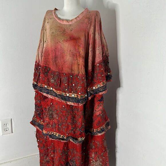 Ethnic Antique Ceremonial Museum Worthy Garment - Picture 2 of 14